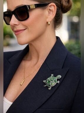 GREEN RHINESTONE TURTLE BROOCH SILVER TORTOISE STATEMENT PIN SPARKLE